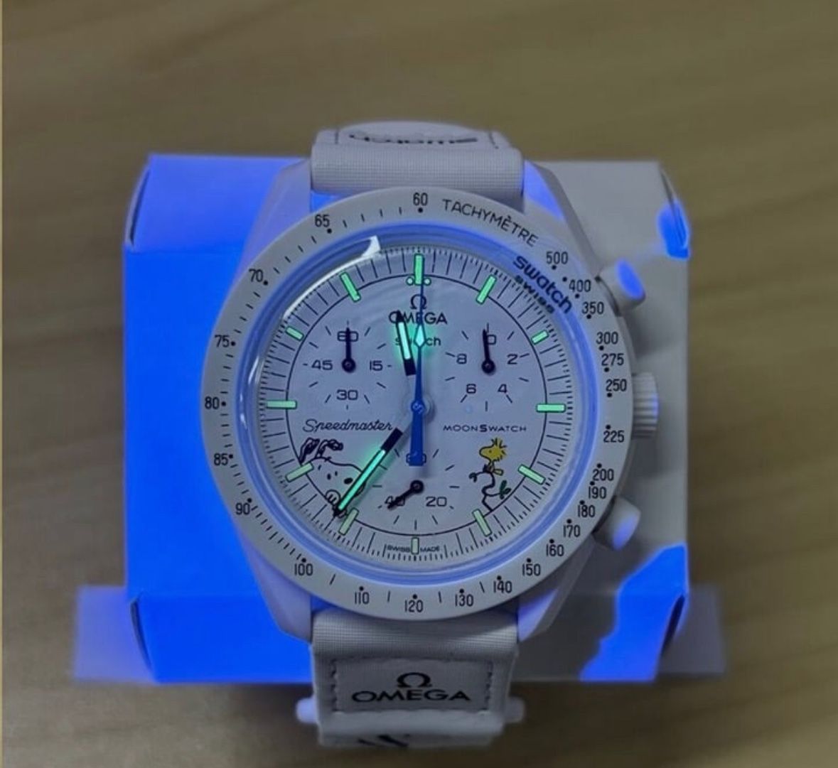 Omega Moonswatch Snoopy Edition, Omega Speedmaster