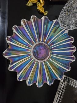 Iridescent plate