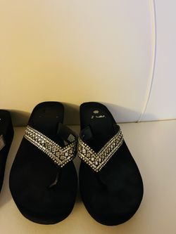 Yellow Box Flip Flops Size 9.5 