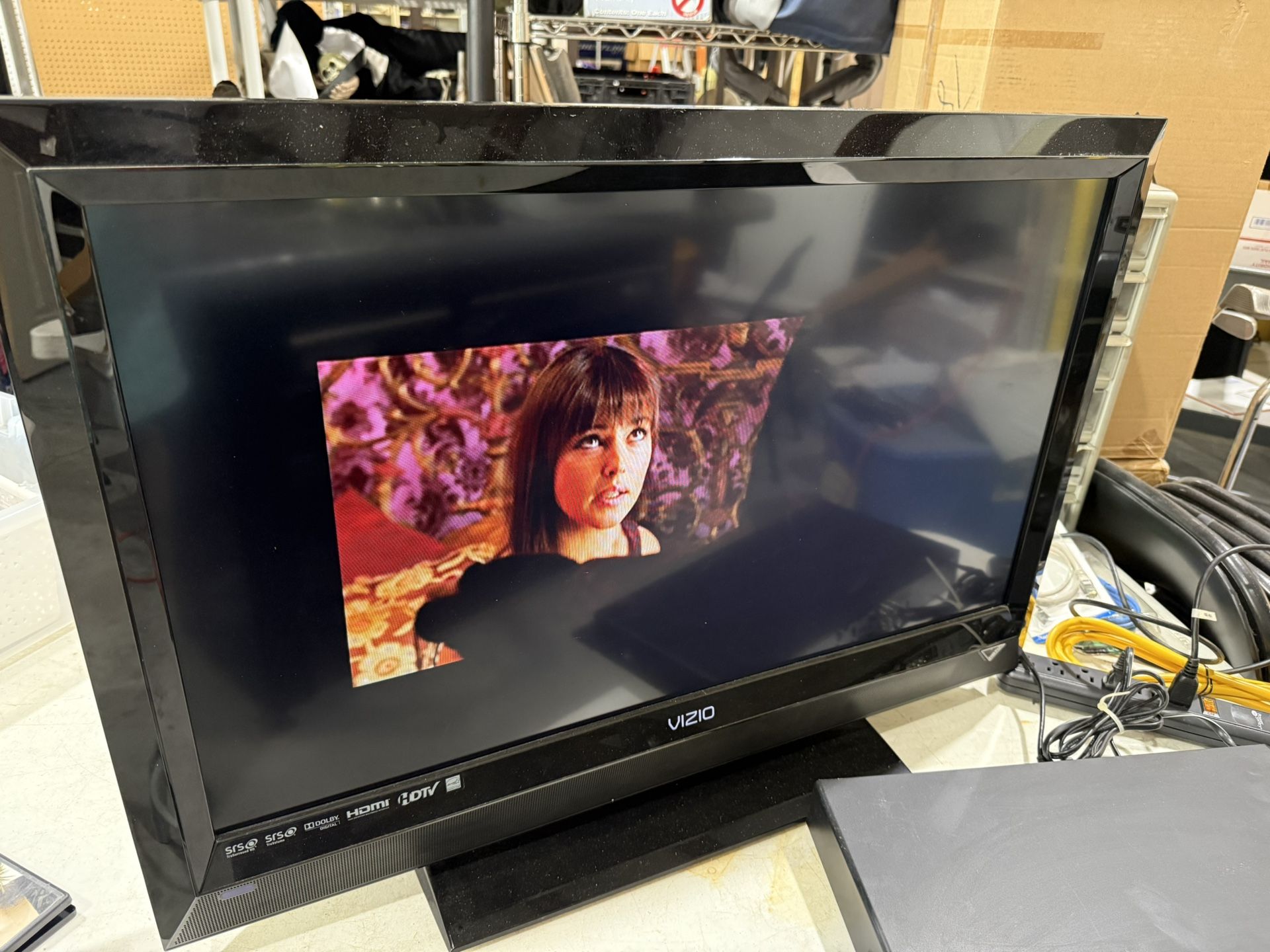 Vizio Flat Screen Television TV model E320VL GREAT CONDITION no Remote PICK UP IN DEER PARK TX 77536