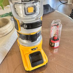 DEWALT XR 1/4-in Router | DCW600B with 20V Battery, Charger + Bit