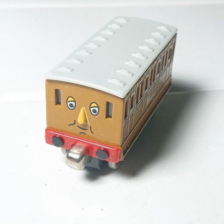 Limited 2002 Thomas the Train Magnetic Metal Diecast Passenger Car Clarabel Toy