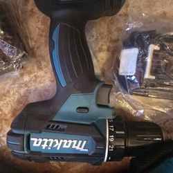 Makita Impact And Drill Kit 2 Batterys And Charger