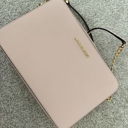 MICHAEL KORS CROSS BODY 