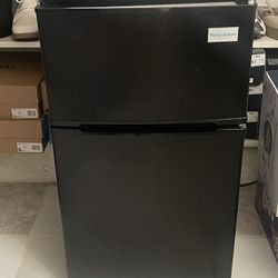 Mini refrigerator