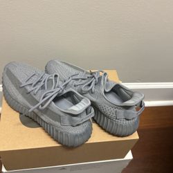 Yeezy 350 v2 Adidas  US 10 Men. New