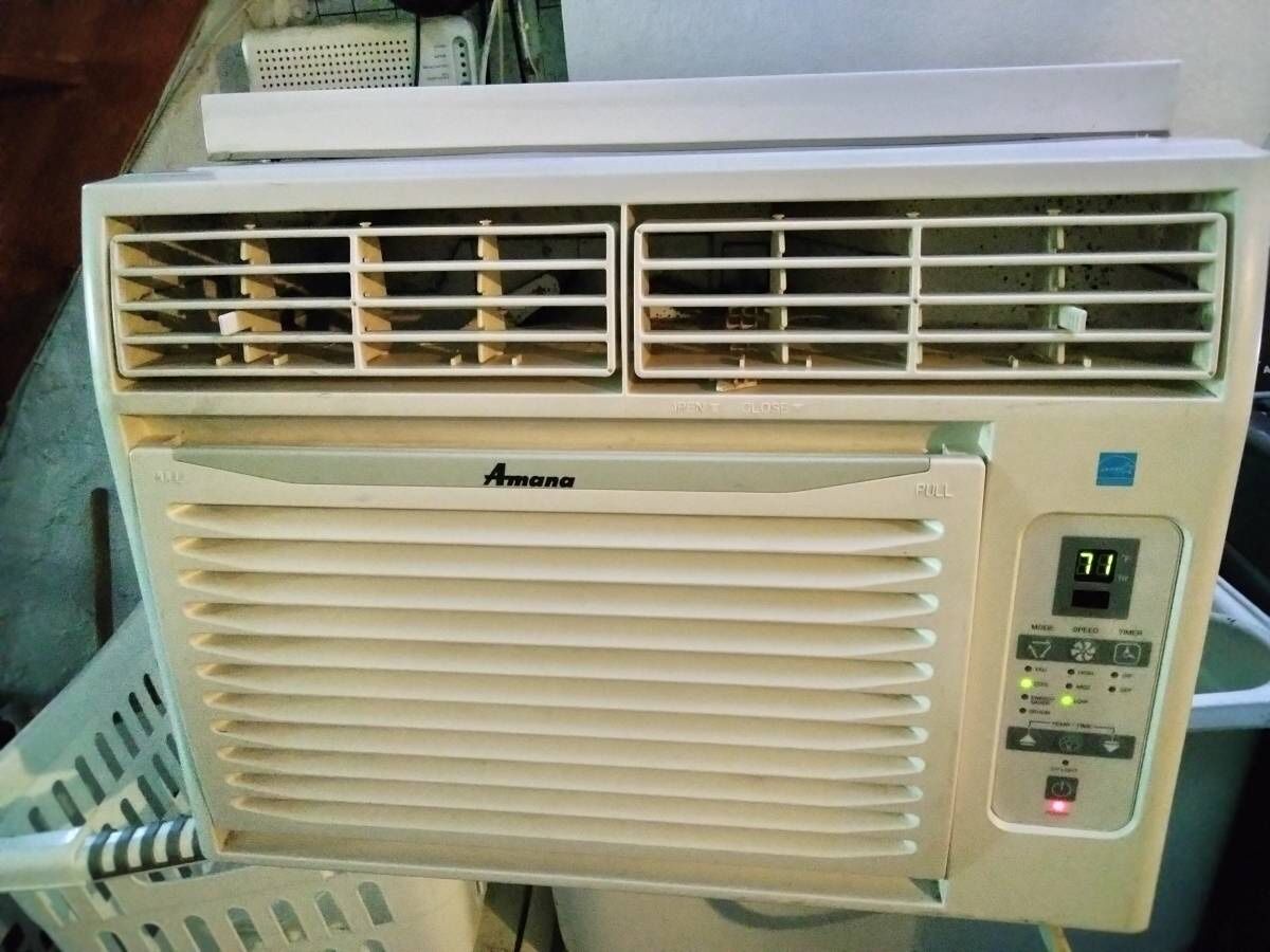 Amana 12000 BTU Window A/C Digital Air Conditioner Dehumidifier Unit