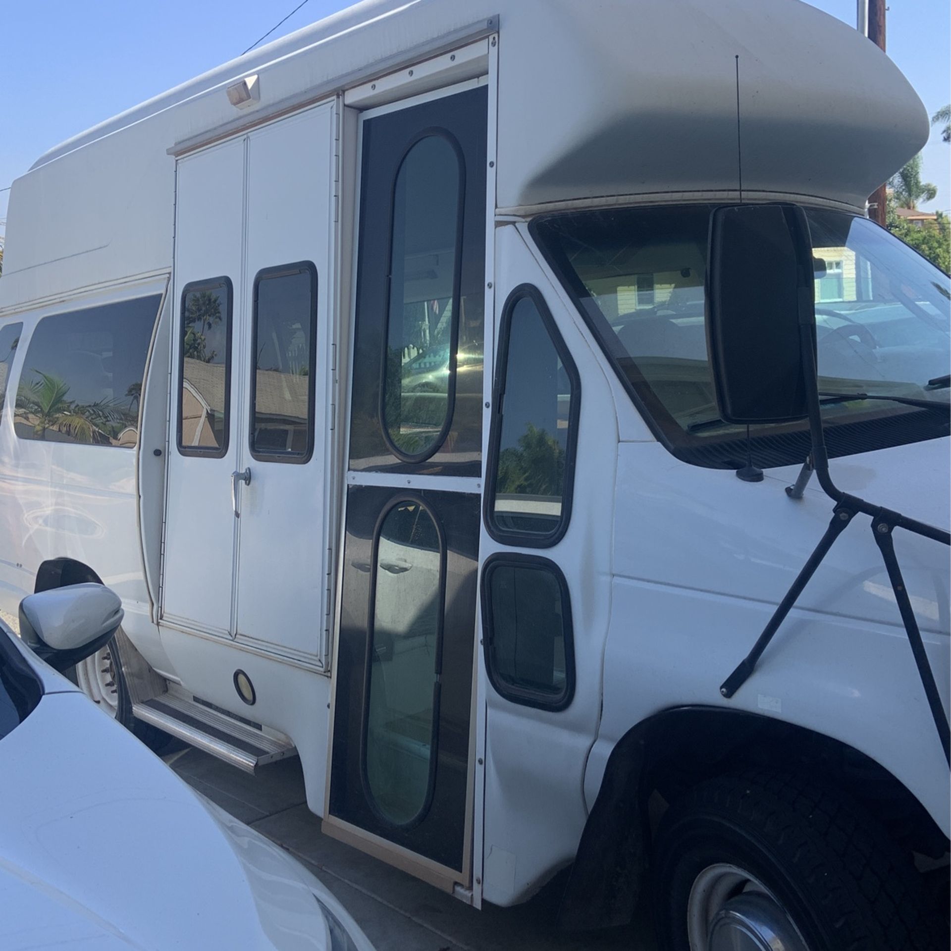 2006 Ford 350 E