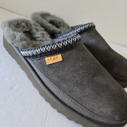 UGG Men's Size 11 Slippers 