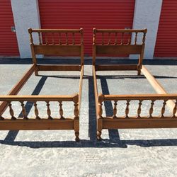 2 Piece Single Size Twin Bed Set Complete With Mattress And Bed Frame.