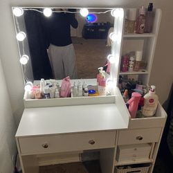 Vanity With Lights And Stool