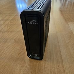 Arris CM 8200 Modem