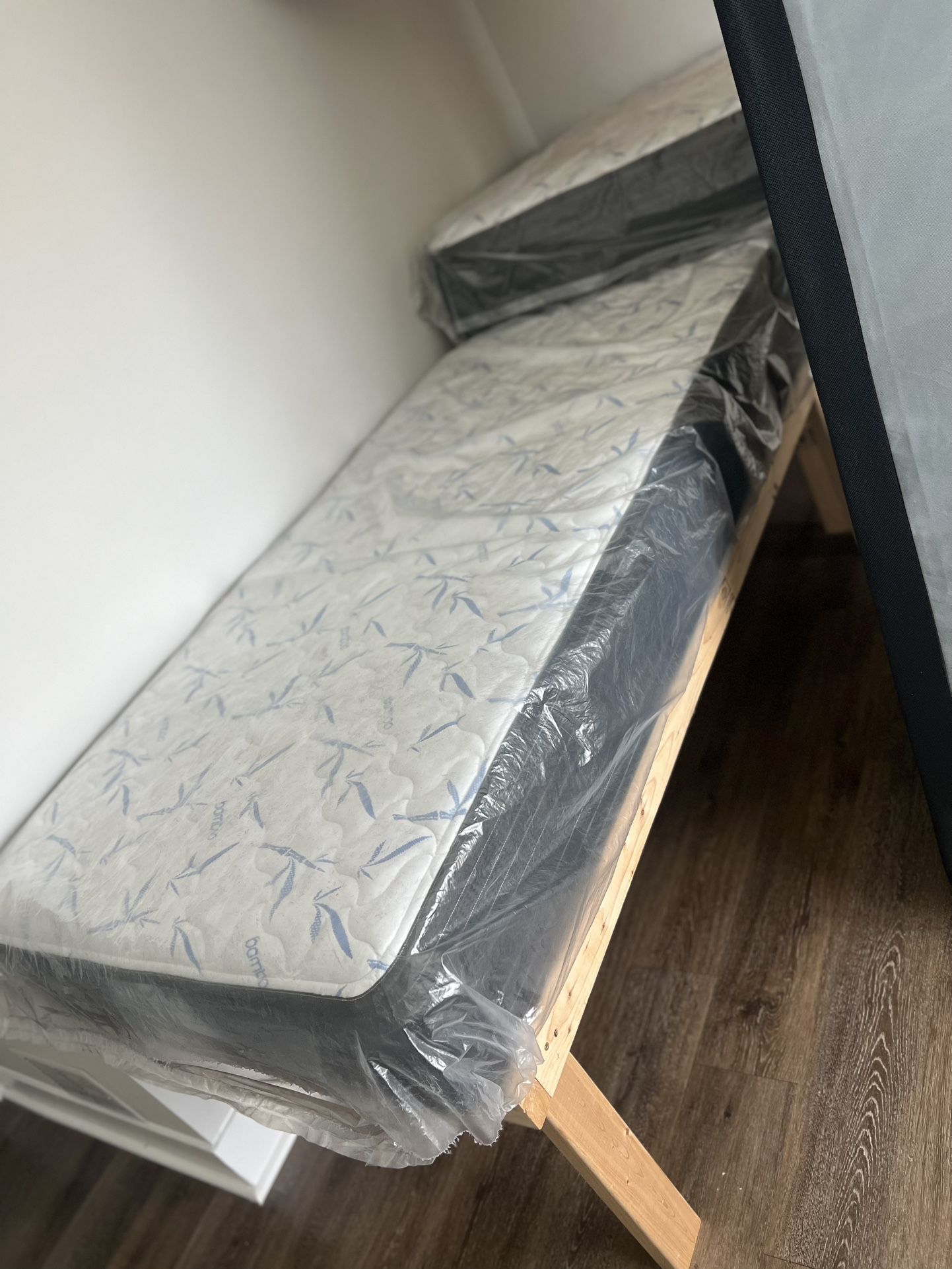 Brand New Twin Size Mattress With Box Spring 