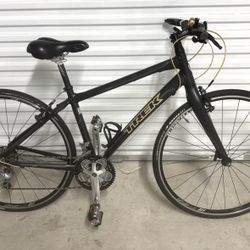 2012 Trek 7.6 FX WSD 17” Medium Frame. Mint Condition!