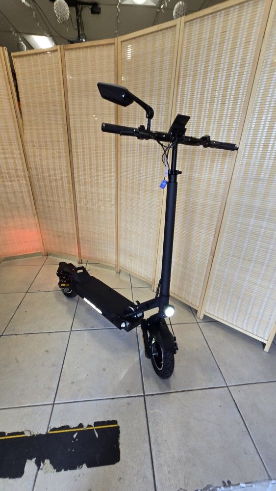 ELECTRIC SCOTER 1200W POWER MOTOR-28MPH-,33MILES RANGE-MAX. LOAD 330LBS.
Rovoron Electric Scooter.
NFC FUNCTION,TURN ON.
1200 watts power motor.
Max. 