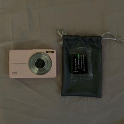 Pink digital camera with 44 megapixels and 16x zoom + battery and sd card 