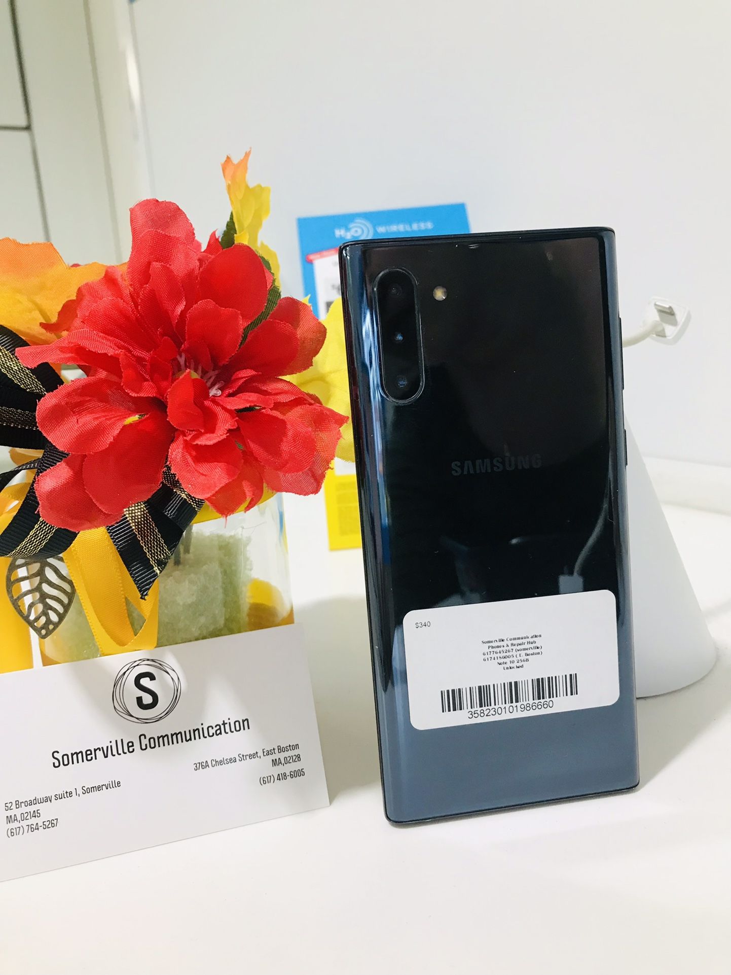 Samsung galaxy note 10  256 gb unlocked , sold with store warranty 