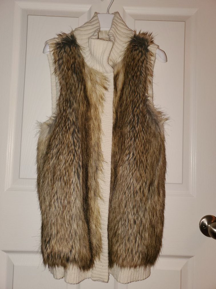 Women's MICHAEL KORS Faux Fur Vest Cream Canadian Fox (SIZE: S)