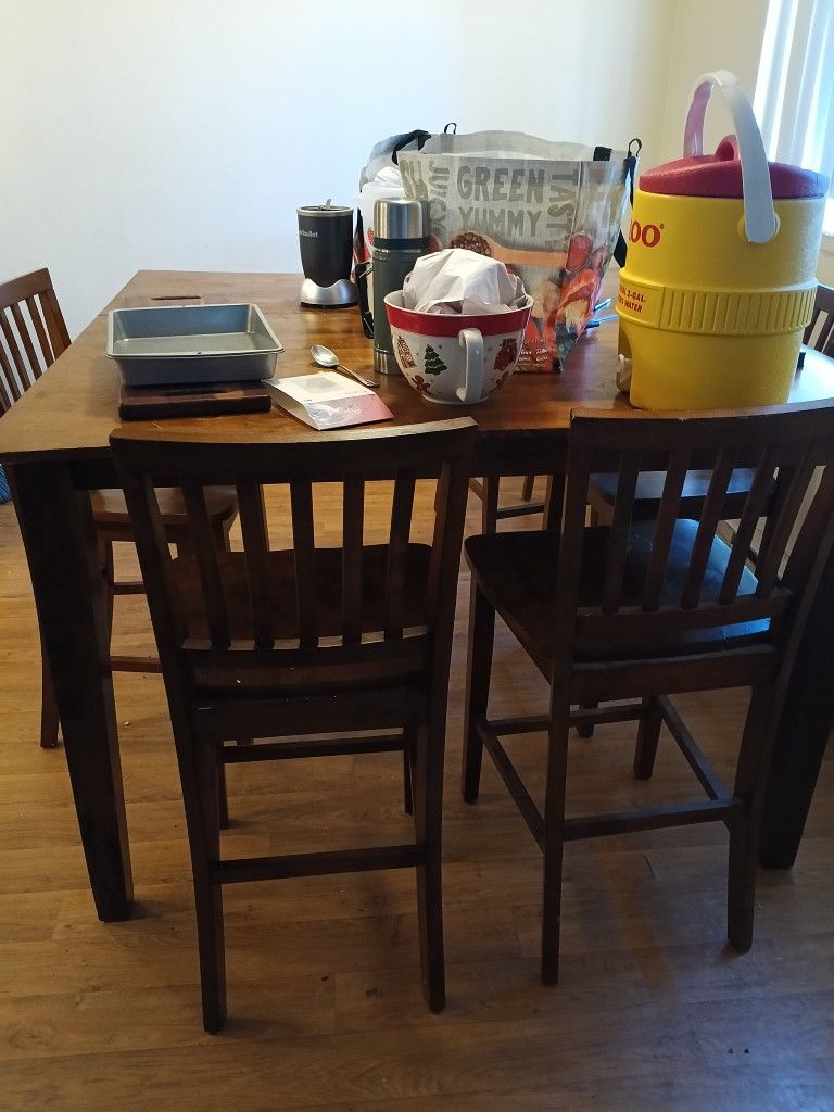 (FREE) DINNER TABLE