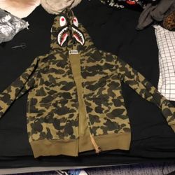 Large Bape hoodie (SHIPPING ONLY)