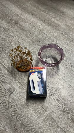 Jumbo Super Lint Buster in Box and  two decorations pieces