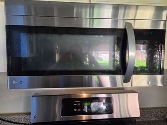 LG Stove and Matching Microwave