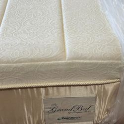 USED KING SIZE TEMPER PEDIC GRAND MATTRESS ONLY 