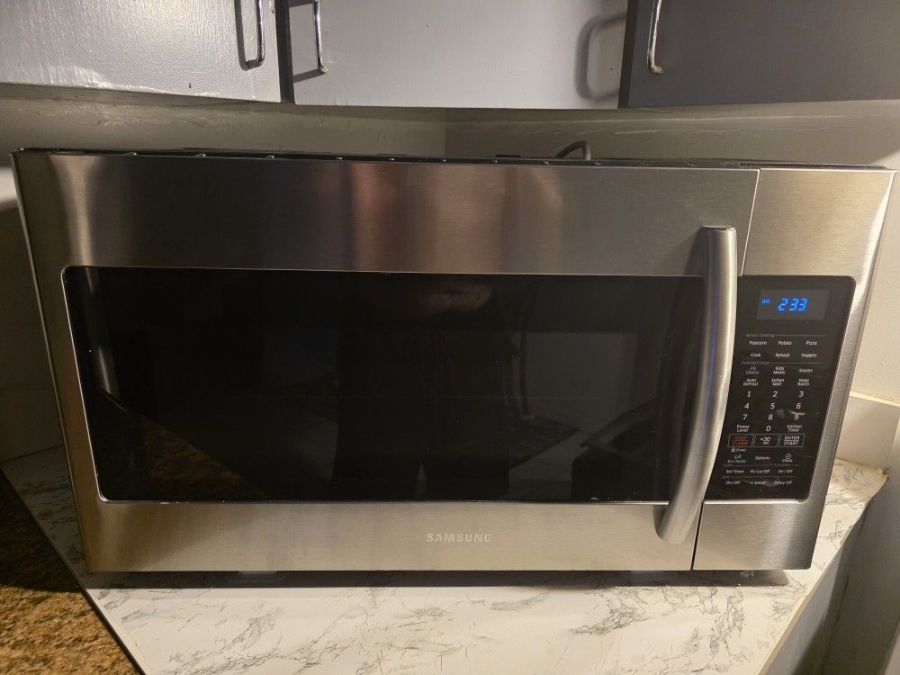 Samsung - 1.9 Cu. Ft. Over-the-Range Microwave - Black Stainless Steel