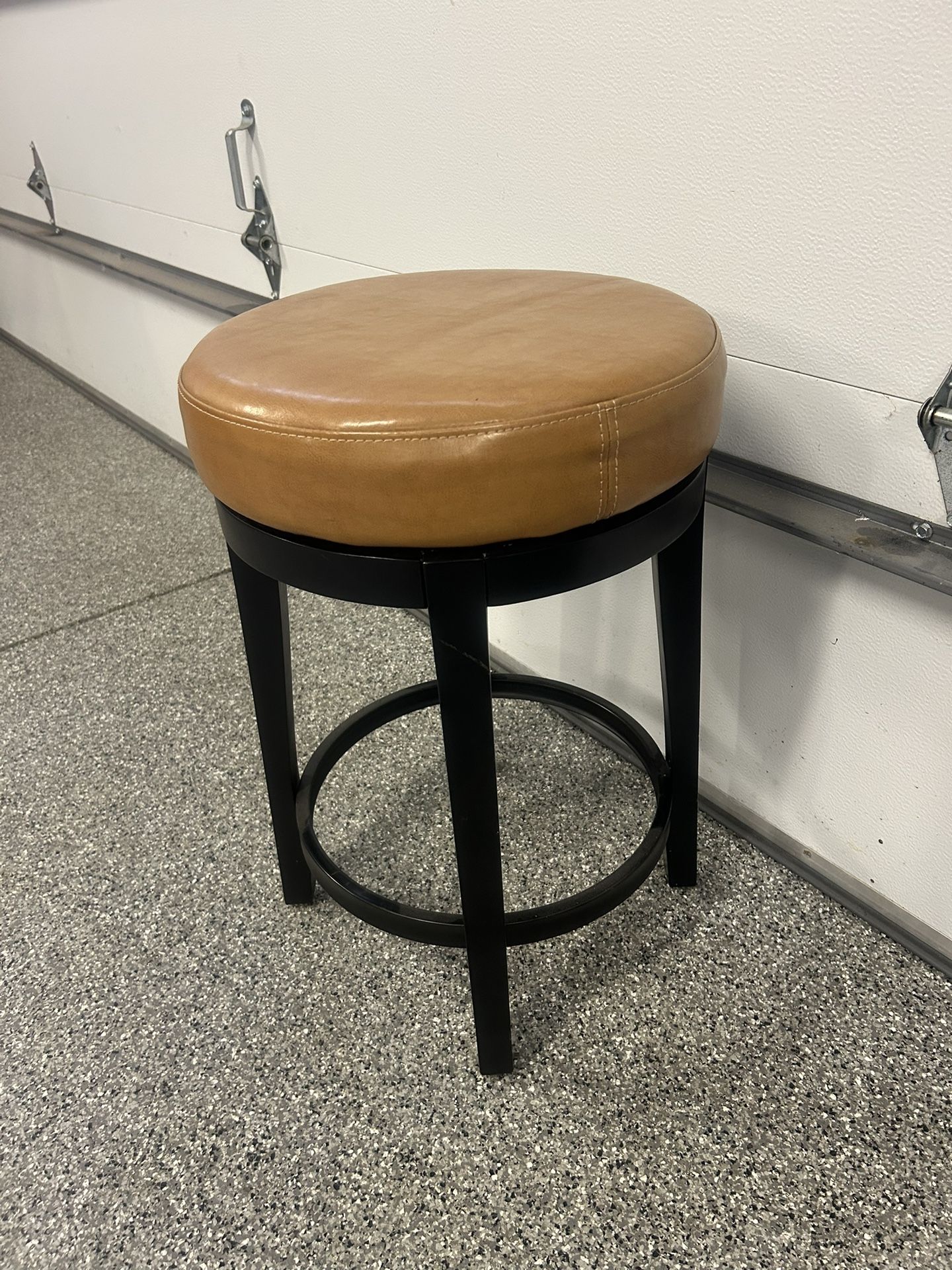 1 Bar Stool