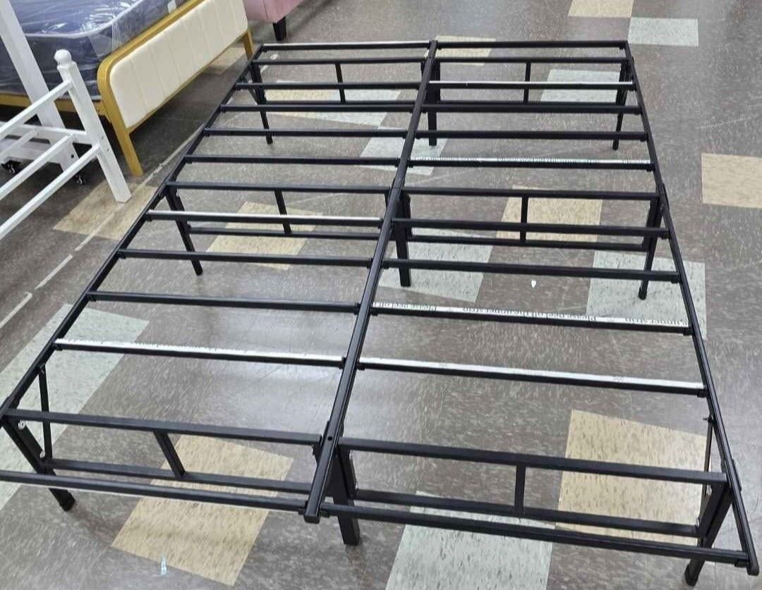 BRAND NEW
Bed Frame Metal Platform Bed Frame Mattress Foundation Box Spring Replacement Heavy Duty Steel Slat Noise-Free Black,(Full)