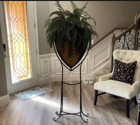 Standing floor plant