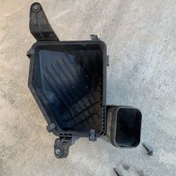 2006-2011 Lexus GS300,GS450H, air Filter box oem