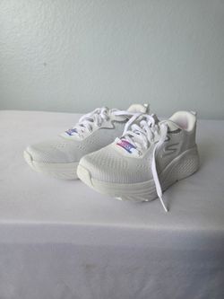 Brand New Women's Sketchers Max Cushion size 6