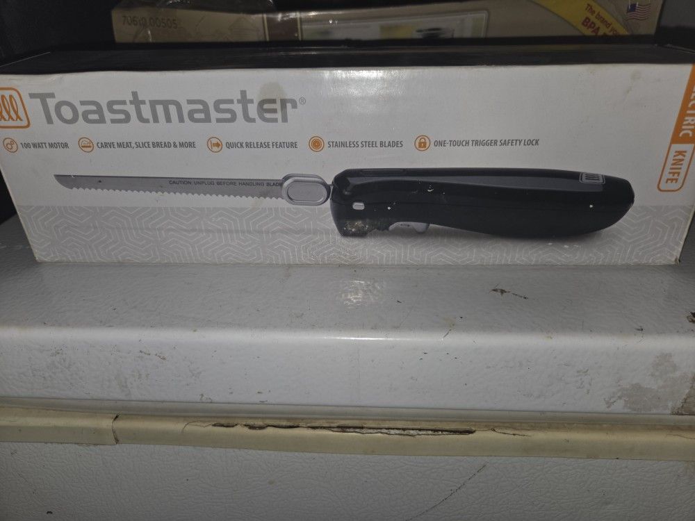 New Toast Master Electric Knife