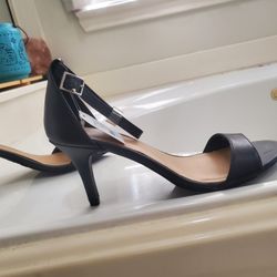New Black Heels 8 1/2