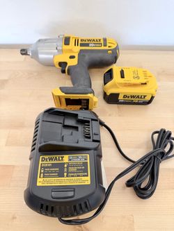 Dewalt 20V Max 1/2” impact driver with acc.