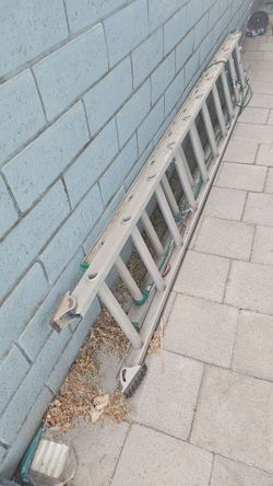 Estoy vendiendo esta escalera en buenas Condiciones