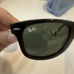 Ray-Ban RB4105 Wayfarer Folding Classic