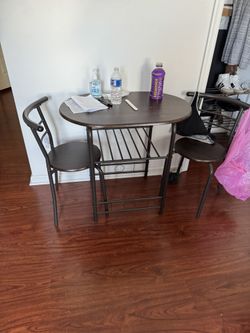 Dinette Table With 2 Chairs