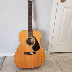 YAMAHA Acoustic Guitar 