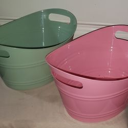 Large Plastic Pink & Mint Green Tub/Bucket