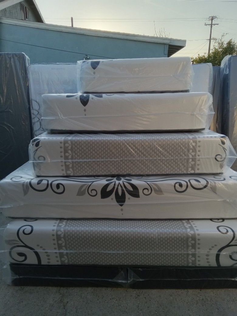 Queen Size Pillow Memory Foam Mattress 12