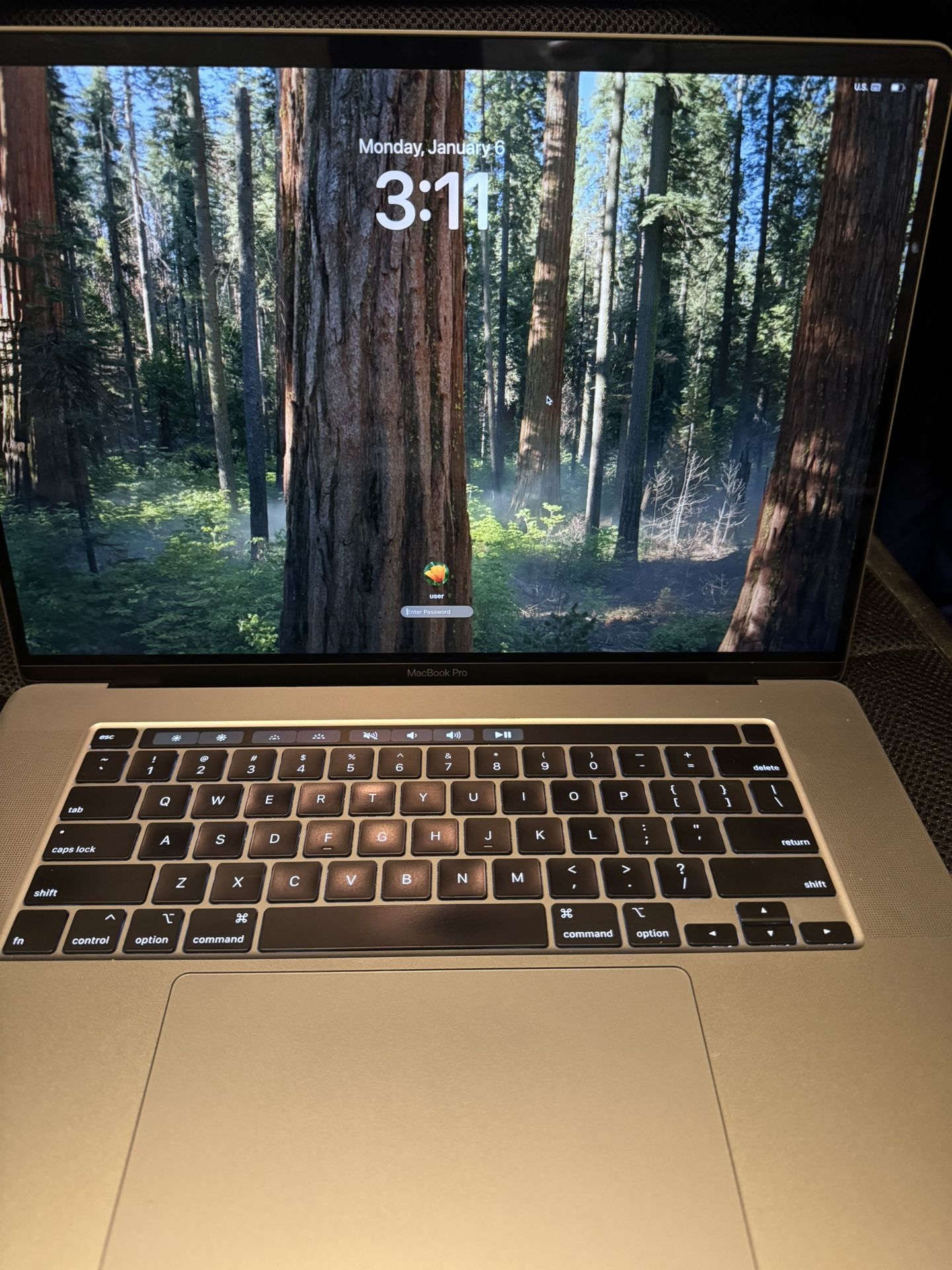 MacBook Pro 2019 i7 (16-inch) w/ Touch Bar 16GB, 512 SSD Excellent condition Charger included