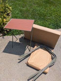 New.. Vintage Set of 4 Folding Parquet Wood Metal TV Trays Retro