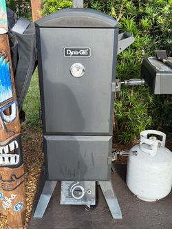 DynaGlo Wood Smoker