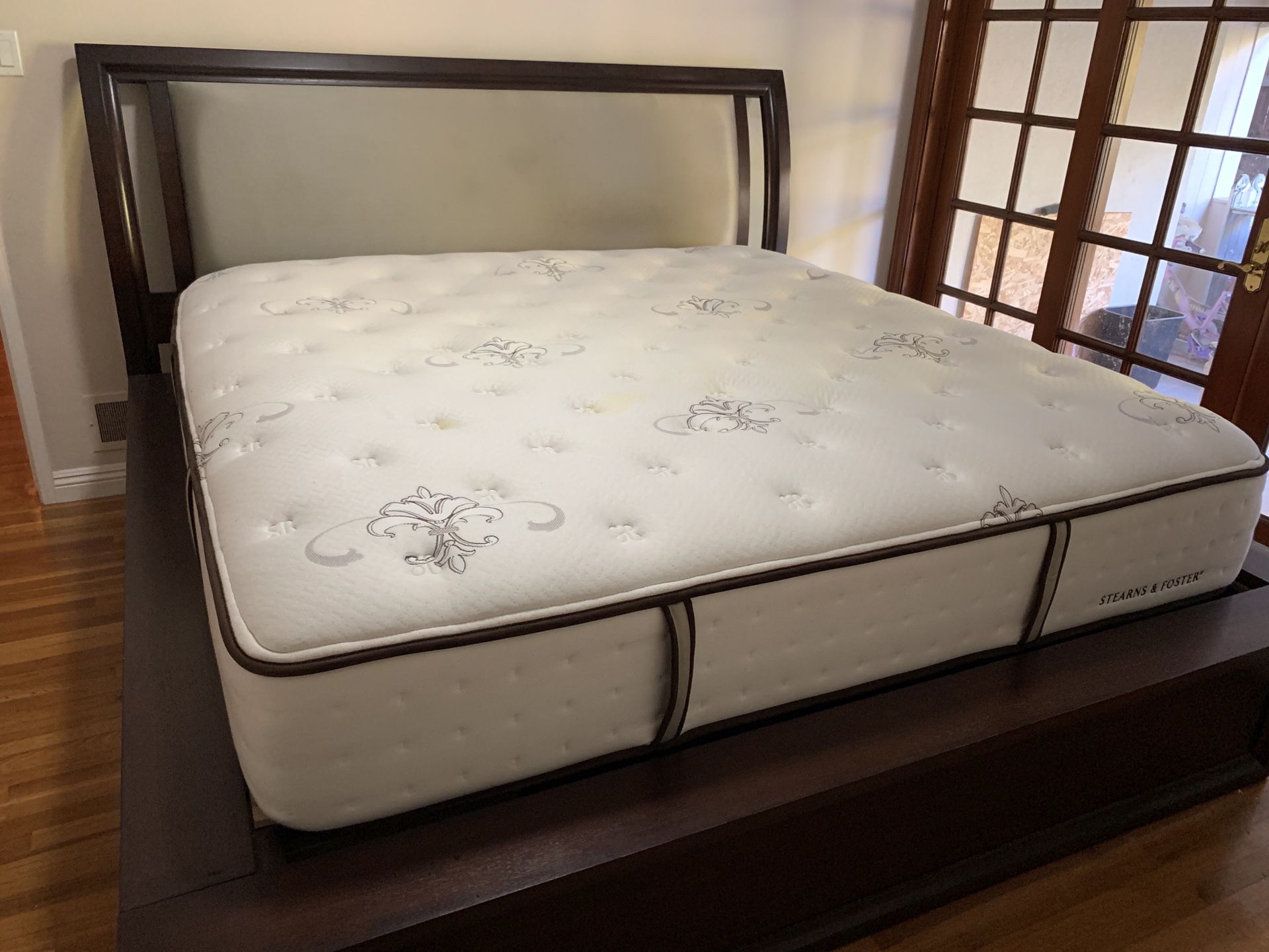 stearns and foster king size mattress for sale