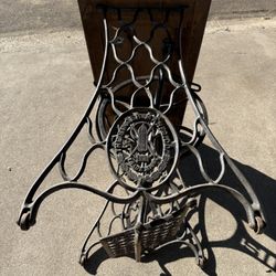 Antique Singer Sewing Machine Table. 