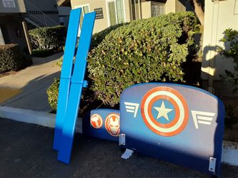 CAPTAIN AMERICA KIDS BED LIKE NEW