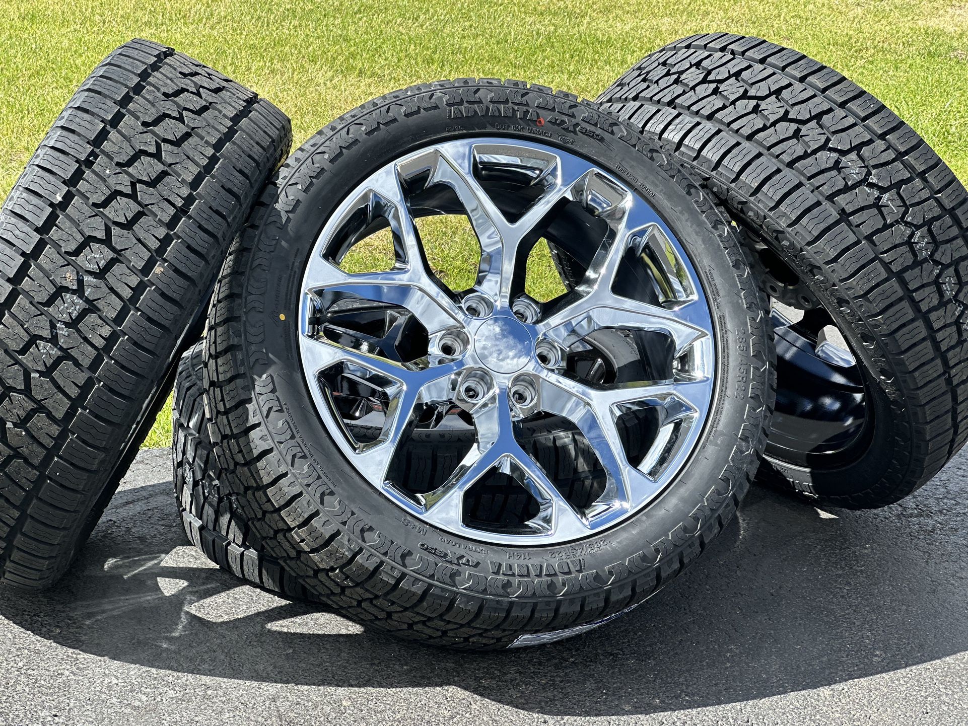 NEW Chrome 22” GMC Sierra wheels Chevy Silverado rims Tahoe Yukon A/T 285/45R22 tires Denali Escalade
