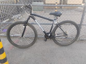 2 Bicycle Lot Mongoose 29 inch & giant Yukon 26 inch